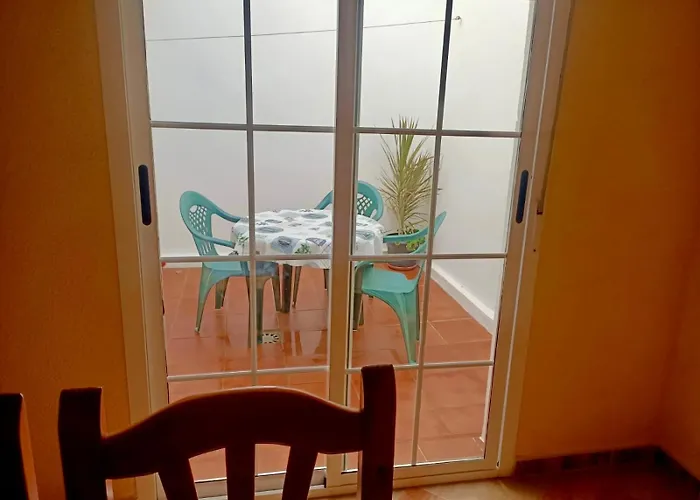 Chalet Adosado Con Azotea Andaluza Y Patio, Junto A La Playa