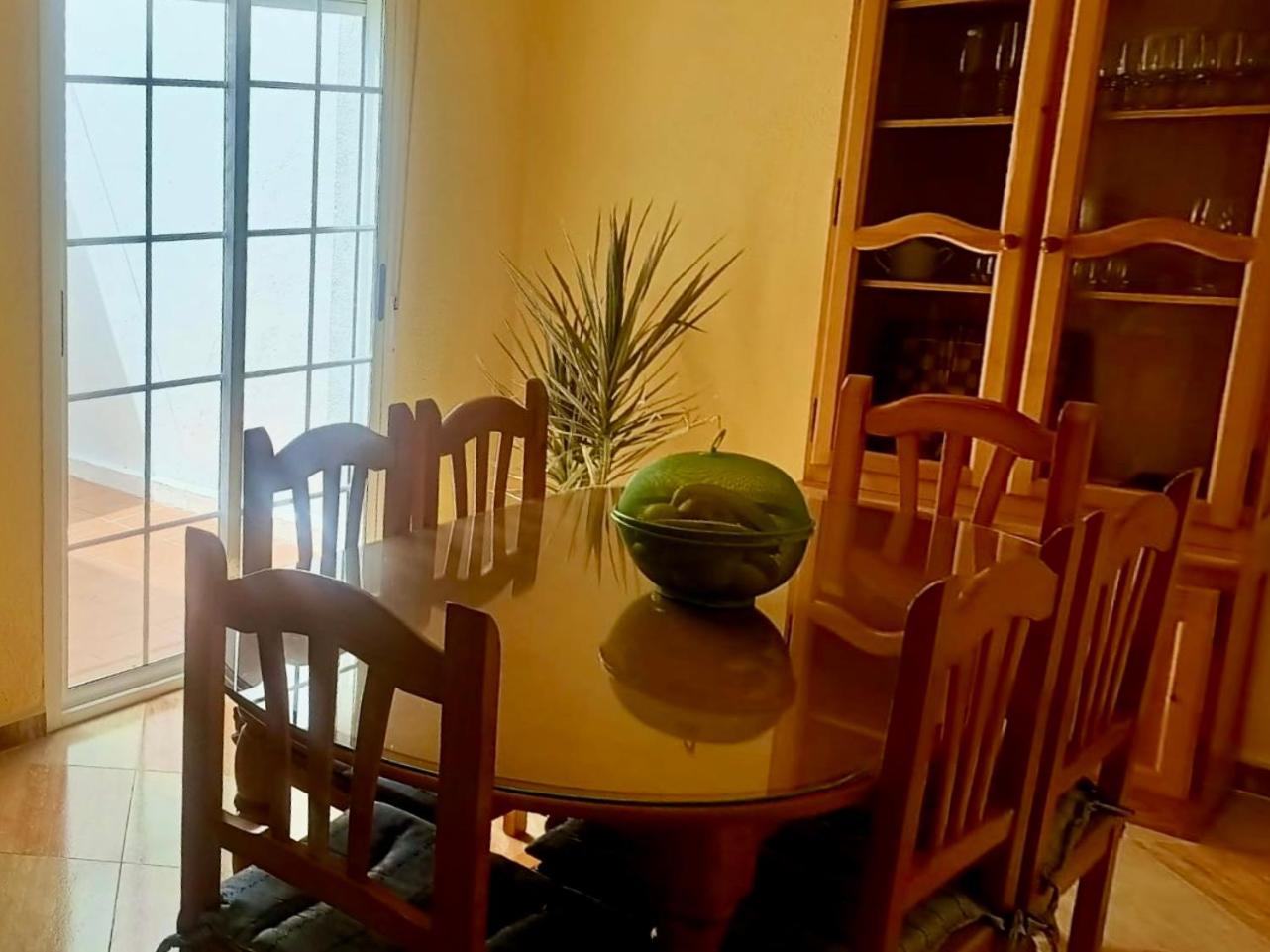 Adosado Con Azotea Andaluza Y Patio, Junto A La Playa *